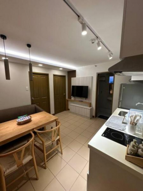 Cozy 2 Bedroom End Unit
